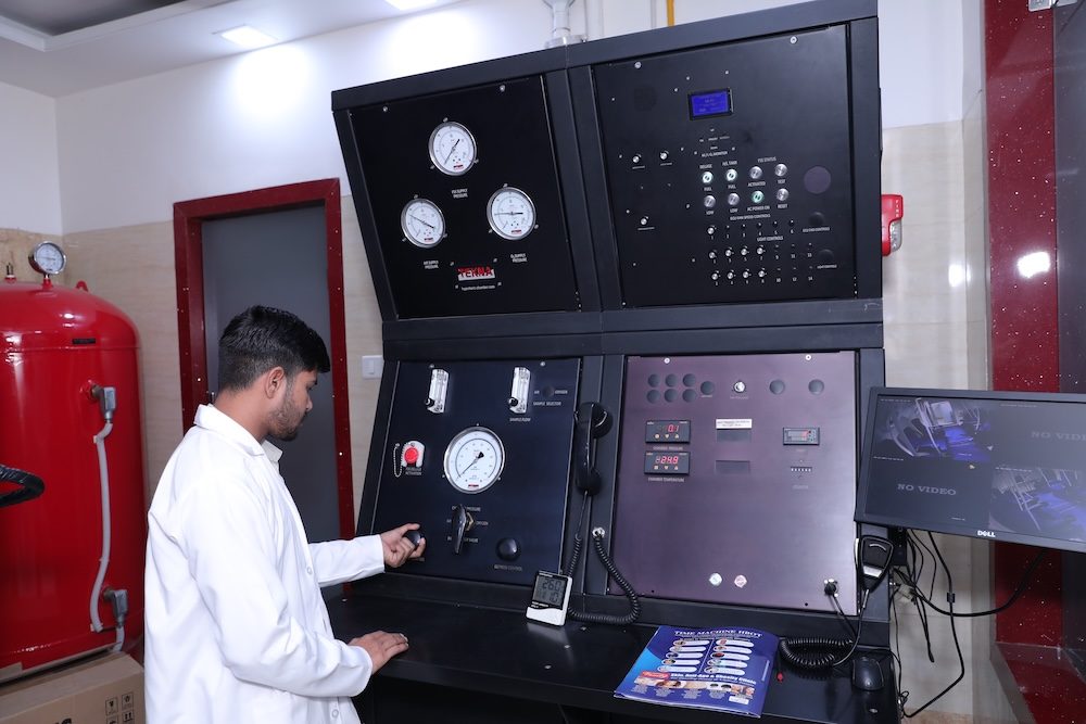USFDA-approved hyperbaric oxygen therapy chamber at Globus Hospital