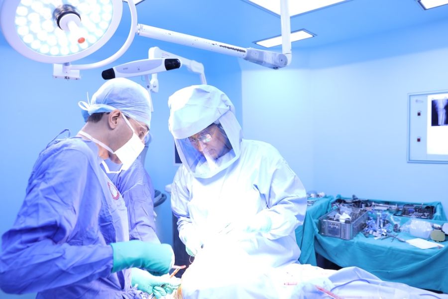 Advanced surgical equipment in the Globus Hospital operation theatre