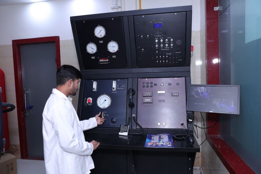 USFDA-approved hyperbaric oxygen therapy chamber and HBOT session at Globus Hospital Kanpur