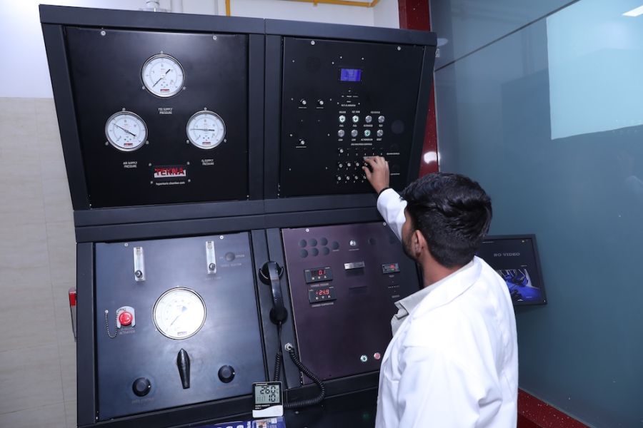 USFDA-approved hyperbaric oxygen therapy chamber and HBOT session at Globus Hospital Kanpur